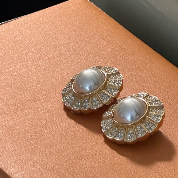 Vintage Christian Dior Faux Pearl and Crystal Clip-On Earrings - Picture 4 of 9